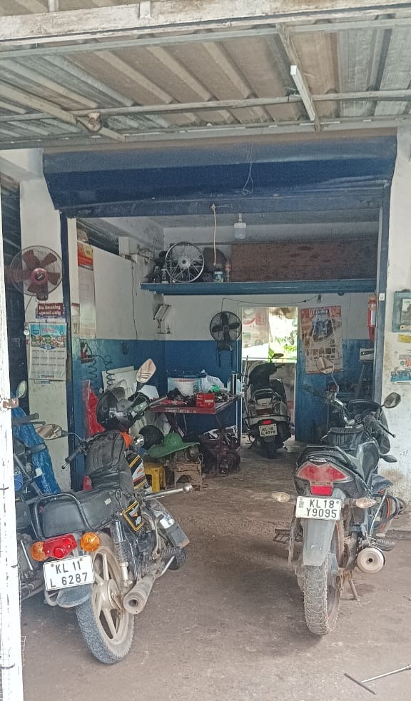 Two Wheeler WorkShop : Clutch Motors  Mukkaduthuvayal Ayanchery