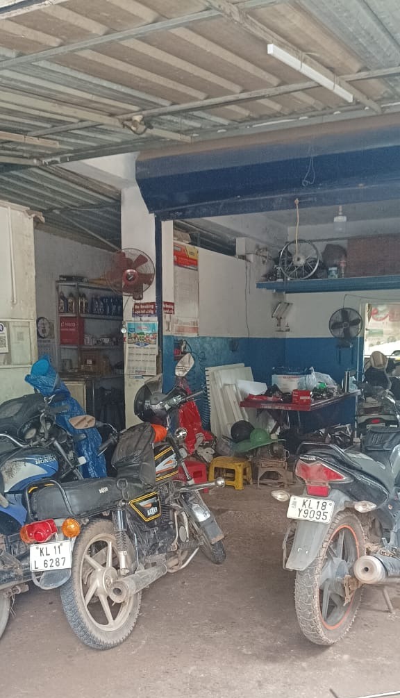 Two Wheeler WorkShop : Clutch Motors  Mukkaduthuvayal Ayanchery
