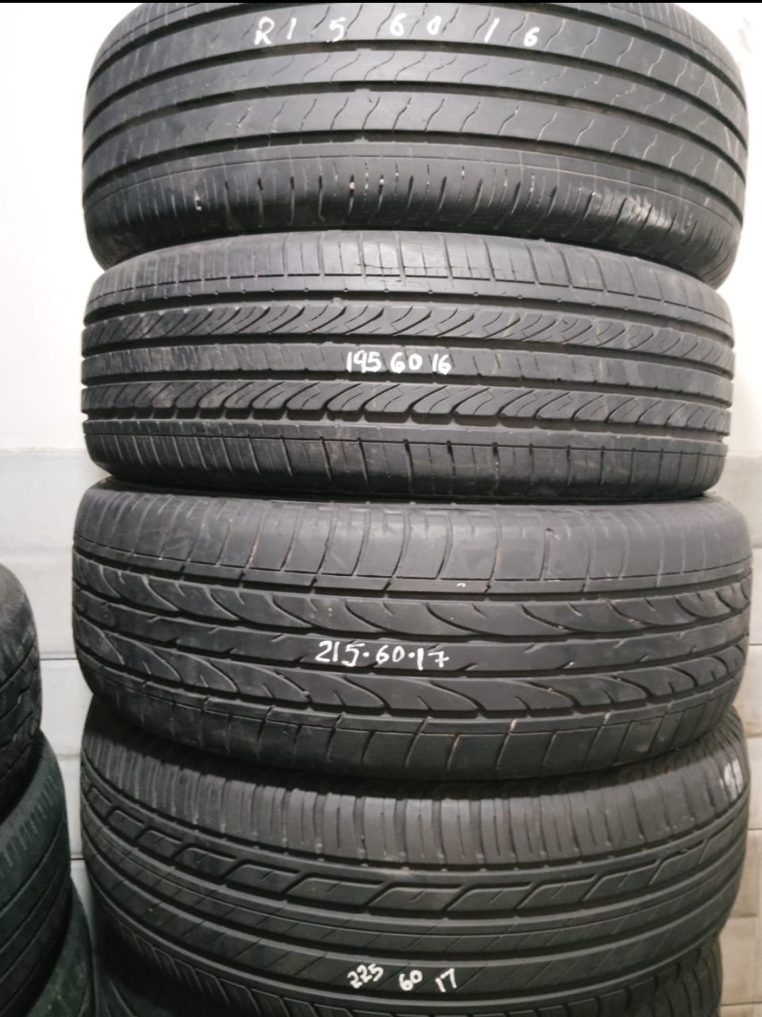Used tyres and alloy wheel nadapuram kakkamvelly :AL DOBOWI