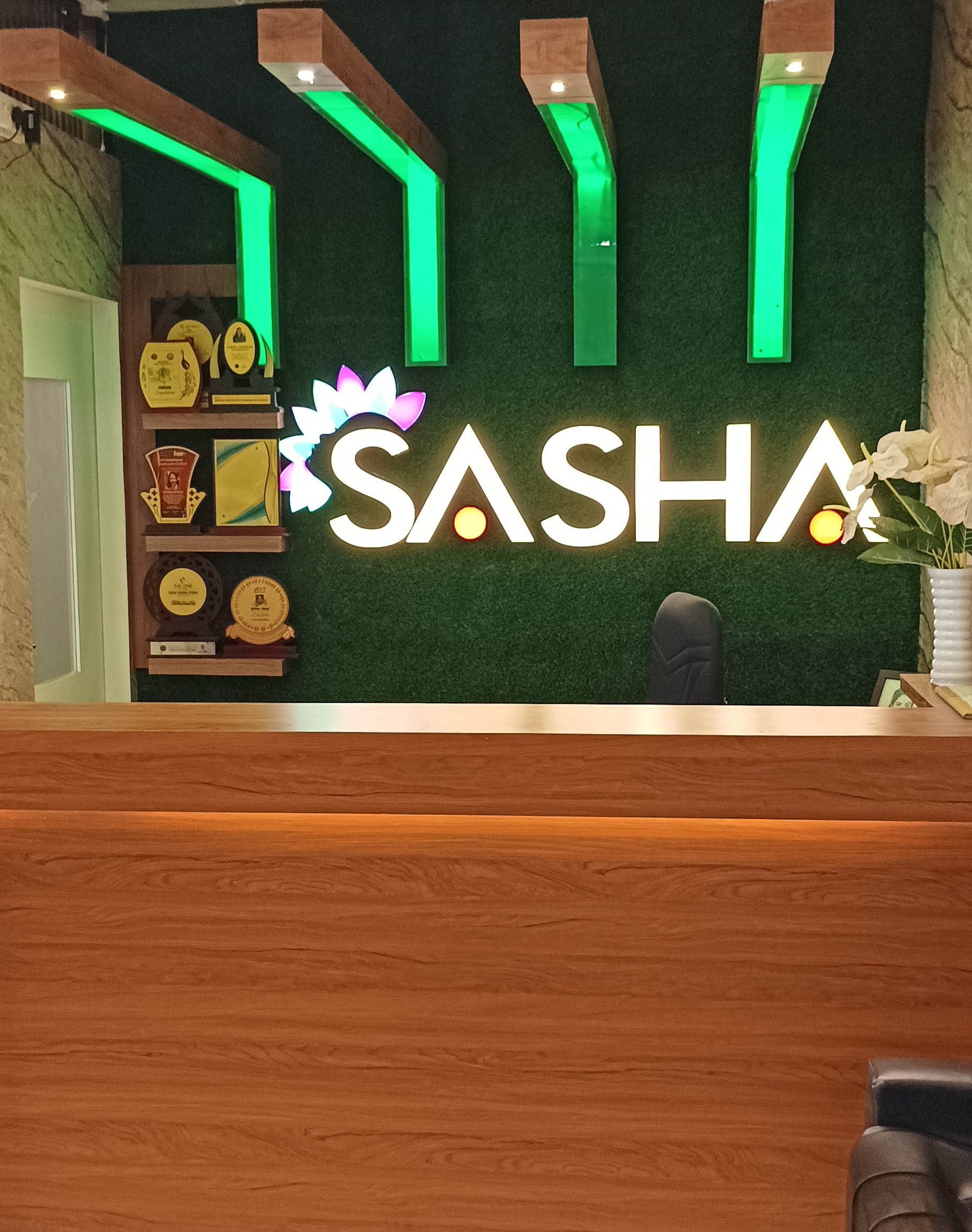 Bridal makeover studio nadapuram , Ladies Beauty Parlour: SASHA
