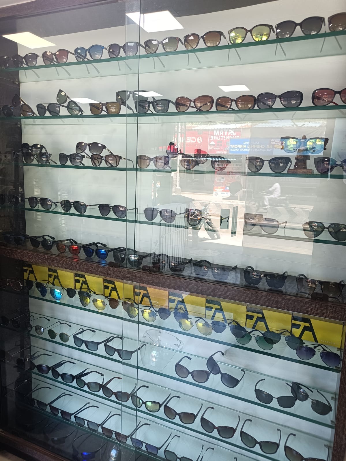 Opticals and eye Contact Lens  Clinic Ayanavaram in Chennai : Spexyeyes spectes showroom 