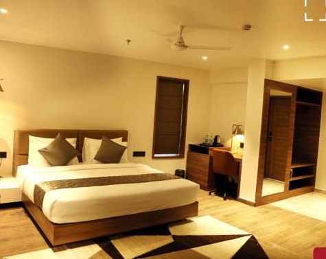 Rooms in Vadakara, Lodge in Vadakara :Crystal Suites Hotel and Hospitality