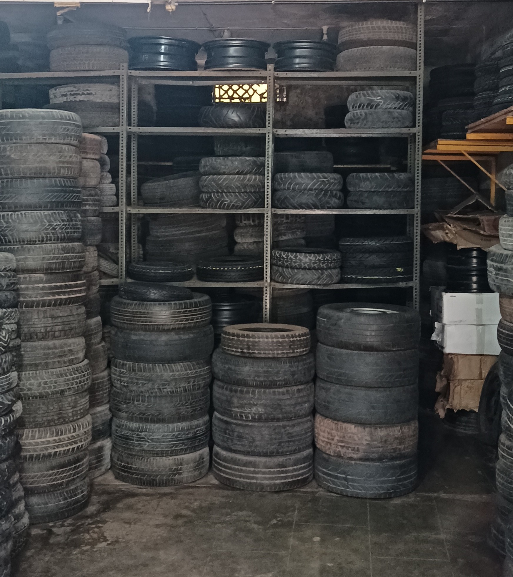 Used tyre Thalassery, Golden tyres 