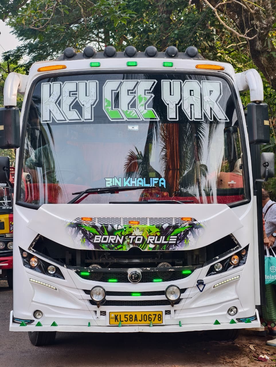 Tourist Bus Nadapuram, vadakara  ,Vanimal / Key Cee Yar 