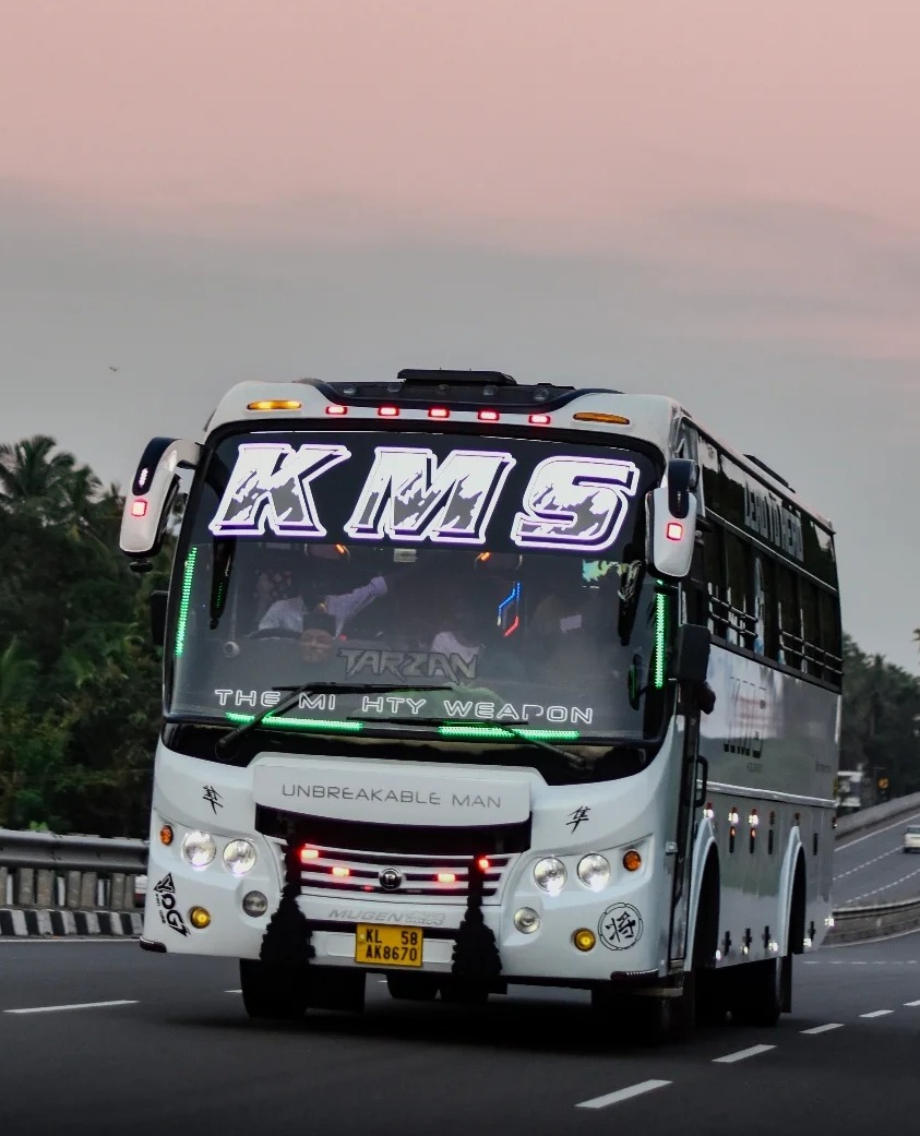 Tourist bus thalassery, traveller Thalassery, KMS Holidays 