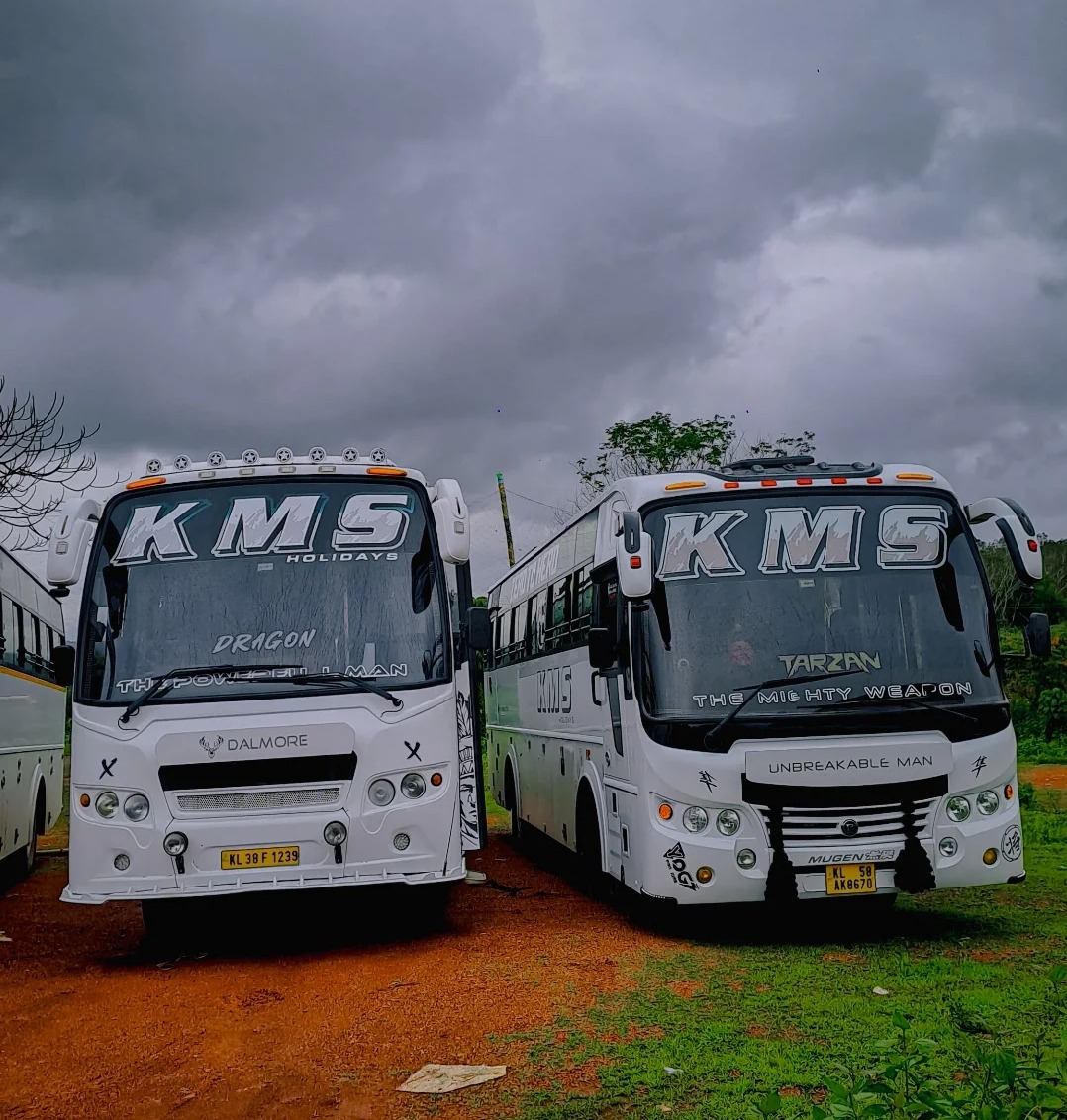 Tourist bus thalassery, traveller Thalassery, KMS Holidays 