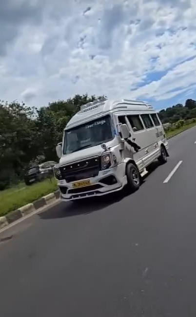 Traveller Cherpulassery Palakkad, Taxi Service Cherpulassery palakkad, Ever King Holidays