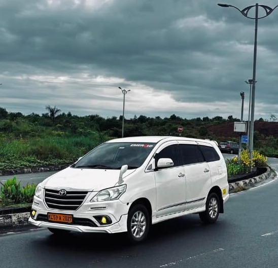 Traveller Service Palakkode Kannur,Taxi service Kannur Palakkode,Emerald Holidays