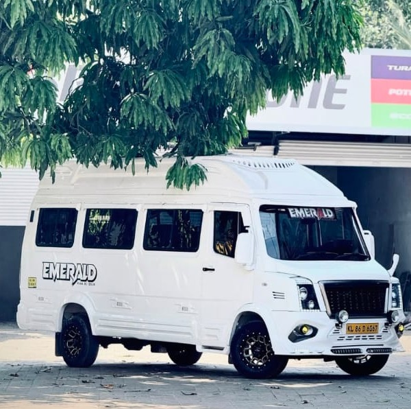 Traveller Service Palakkode Kannur,Taxi service Kannur Palakkode,Emerald Holidays