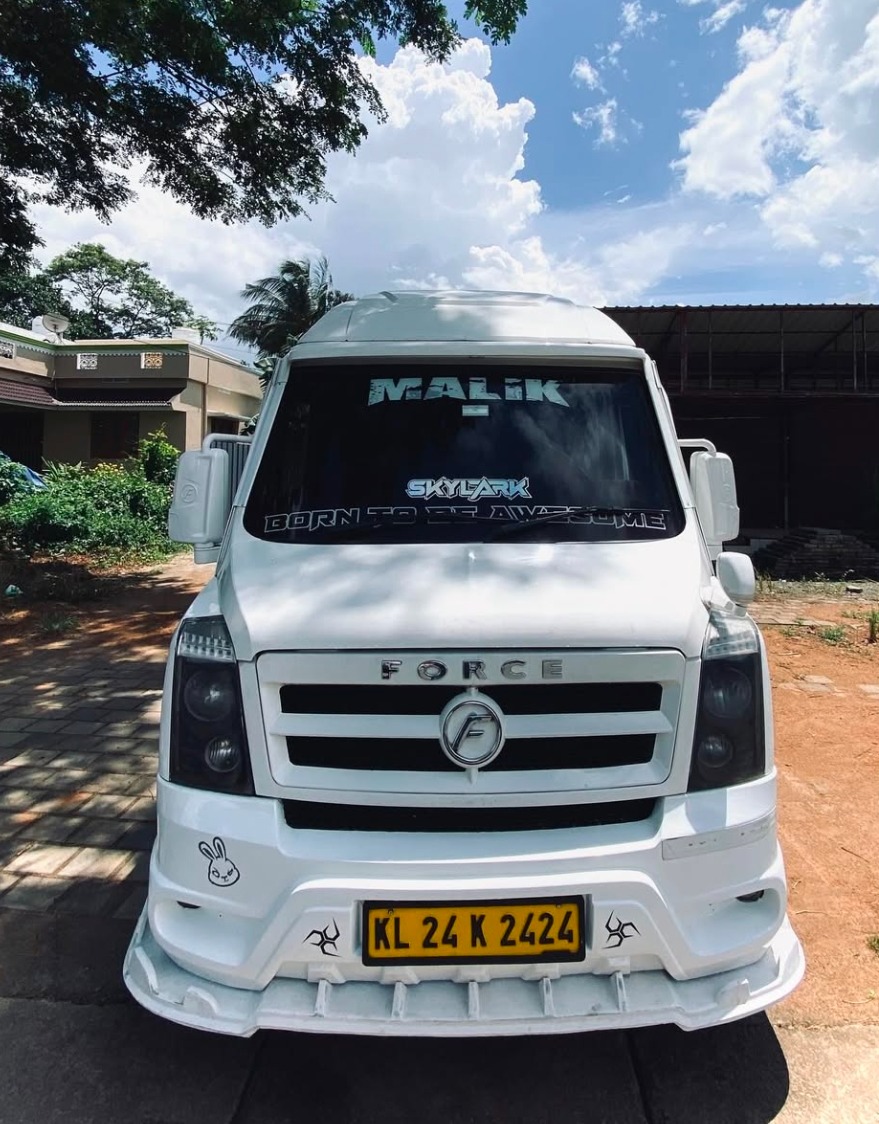 Tourist bus service Mankurussi Parali Palakkad, Traveller service Mankurussi Parali Palakkad, Malik Holicab 