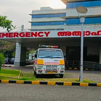 Ambulance service balusseri calicut,Oxygen, Freezer service calicut,Vandhanam  emergency medical  service 