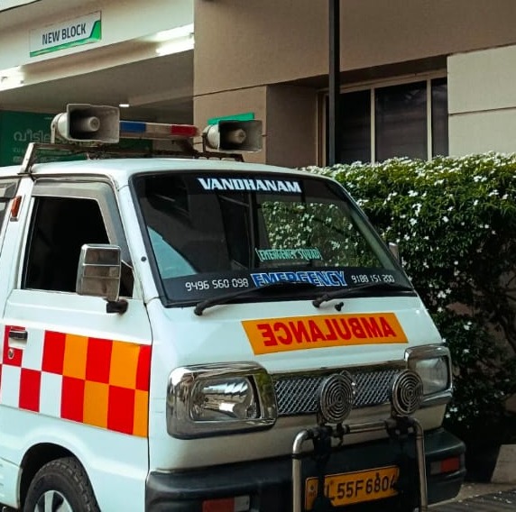 Ambulance service balusseri calicut,Oxygen, Freezer service calicut,Vandhanam  emergency medical  service 