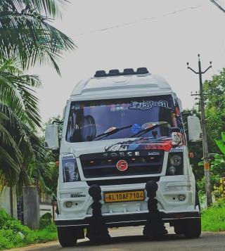 Traveller services in Thrissur, Traveller booking in Thrissur, Charlie Entertainer 