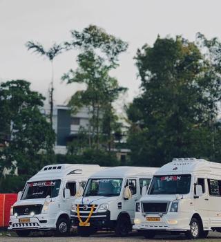 Torist bus service  Pampady Kottayam, Traveller service  Pampady Kottayam, Tourist bus Traveller booking  Pampady Kottayam, Oberon Holidays 