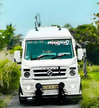 Traveller service in wadakkanchery thrissur,Taxi service in wadakkanchery thrissur,Thamburatty Holidays 