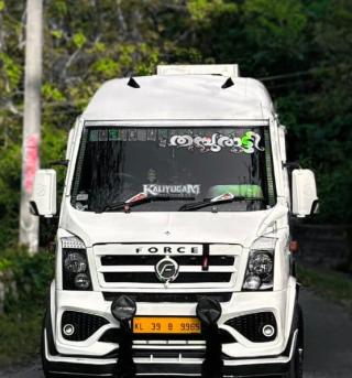 Traveller service in wadakkanchery thrissur,Taxi service in wadakkanchery thrissur,Thamburatty Holidays 