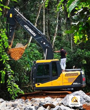 Timber transport in  panackappalam kottayam,Earth Movers JCB Hitachi Tipper service in panackappalam kottayam,Aradhya Group 