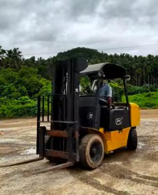 Driving school in perambra,Trailer and Heavy vehicles training in perambra,Azad Institute For Heavy Vehicles 