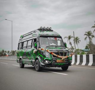 Tourist bus service in kollam ernakulam,Traveller service in kollam ernakulam,Tourist bus booking Traveller booking in kollam ernakulam,Escapio Holidays 