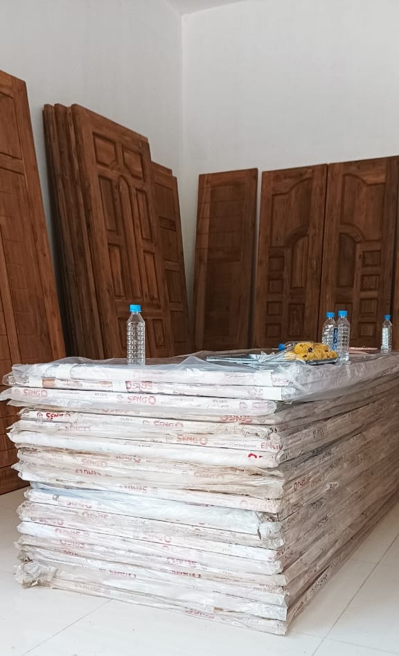 Thekk Door, Window Frame, Membrane Door Ayanchery, Mukkadathumvayal : Tree World