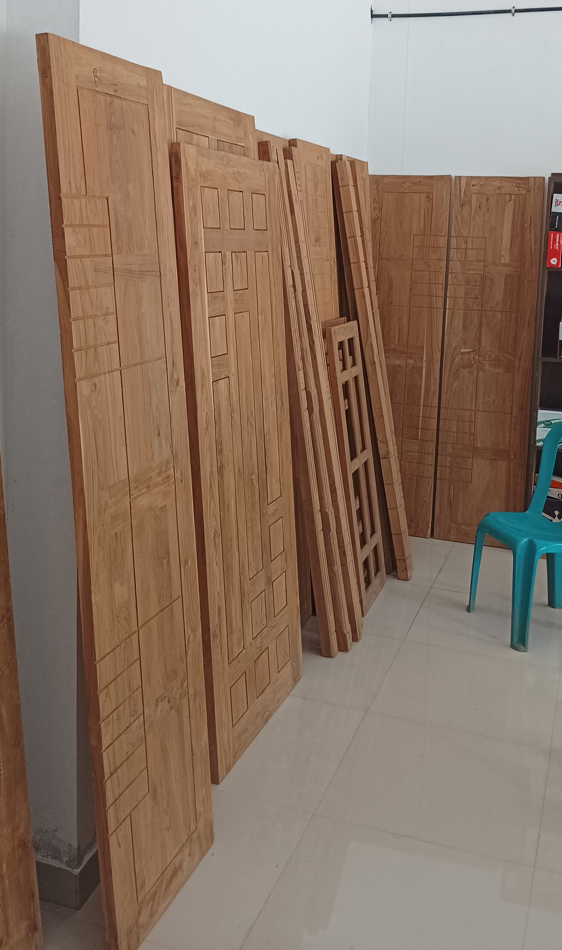 Thekk Door, Window Frame, Membrane Door Ayanchery, Mukkadathumvayal : Tree World