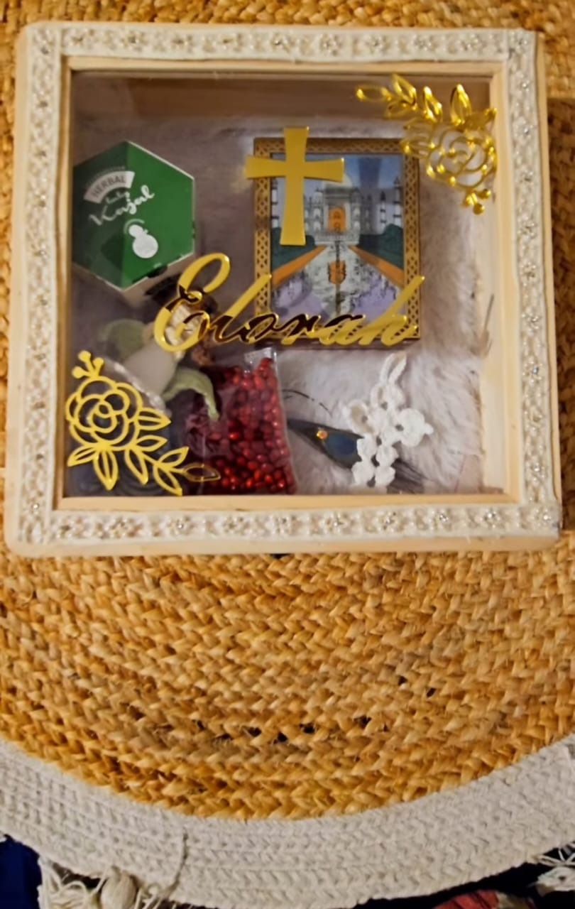 Online gift store trivandrum, bouquet online store trivandrum, hug by chinnu 