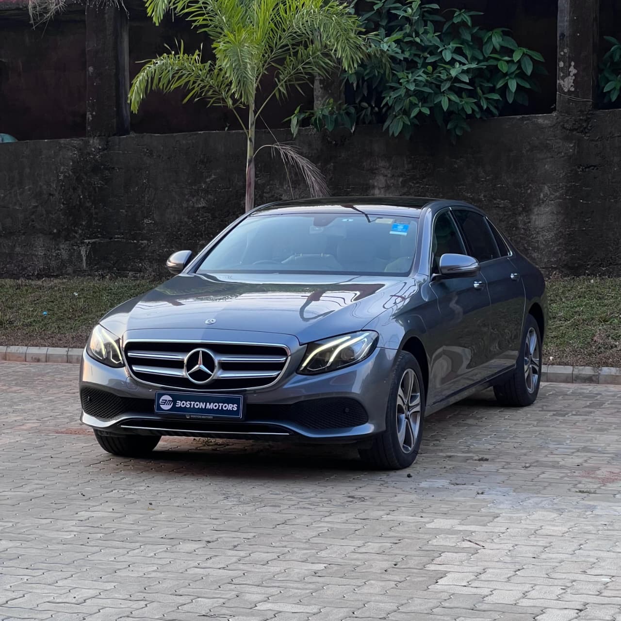 MERCEDES BENZ E220D LWB