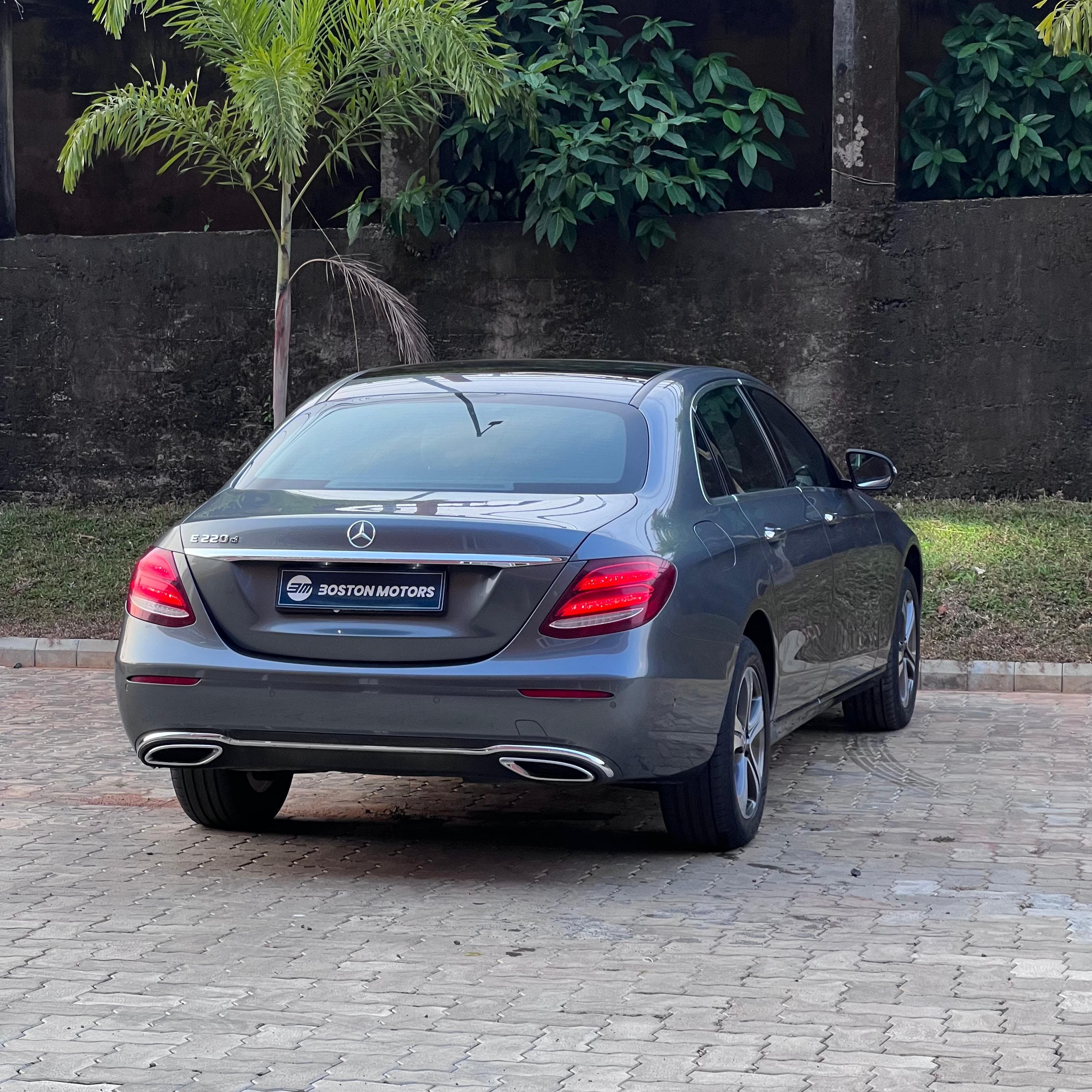 MERCEDES BENZ E220D LWB