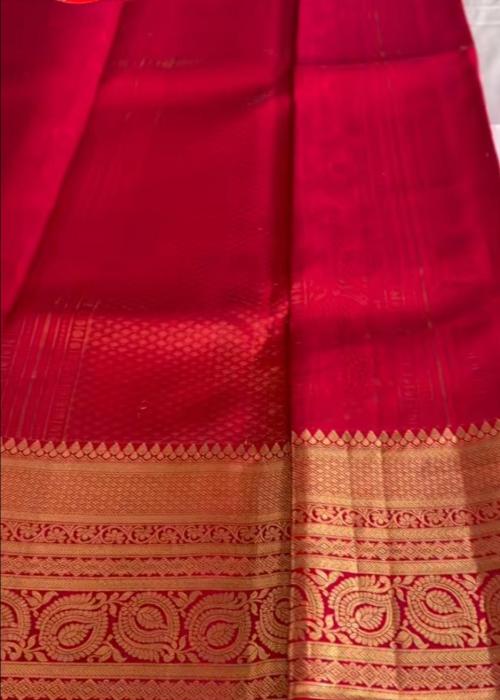 Handloom Weavers Kuthampully Thiruvilwamala Thrissur,  Art and culture clothing shop Kuthampully . ​Subhash Textiles