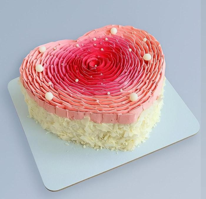  Cake delivery in Kodungallur, Customized birthday and wedding  cakes in Kodungallur,  ARA cake house 