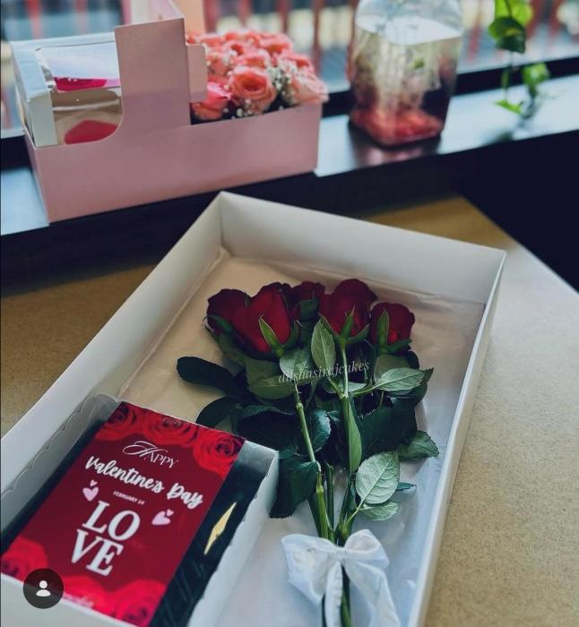 Customized gift hampers & Bouquets Kalady Ernakulam, Gift hampers Delivery Kalady Ernakulam, ​Love Store by Nehrin
