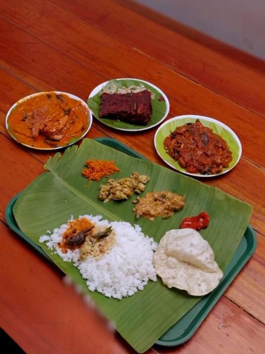 Seafood restaurant in kochi,Seafood spot in kochi,Karthiyayini Restaurant