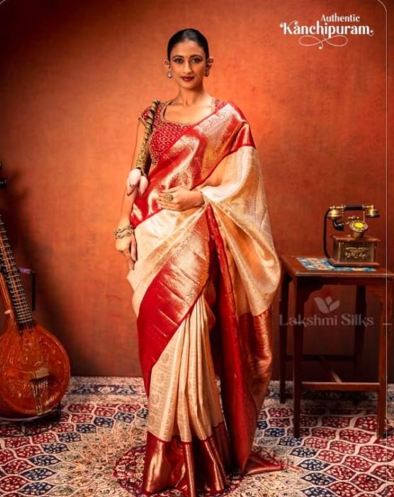 Clothing store in kottayam, Saree store in kottayam, Kanchipuram silk sarees in kottayam,Lakshmi Silks