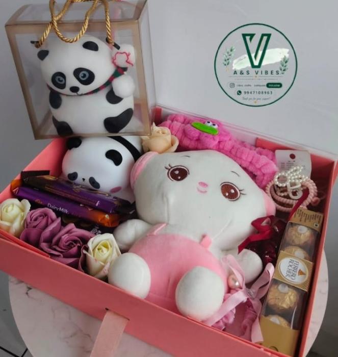 Customized Gift hampers in kottayam,Birthdays Anniversary Surprise gifts in kottayam,Gift hampers in kottayam,All kerala Gift hampers delivery,A&S Vibes 