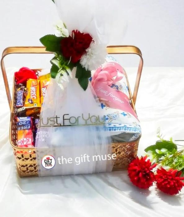 Customized gifts hampers in chalakudy,Surprise gift delivery in chalakudy,Birthday gift hamper Anniversary gift hampers in chalakudy, The Gift Muse 